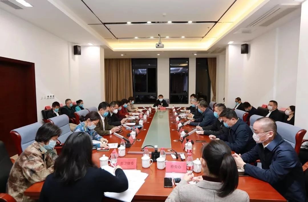 新闻特写 | 没有会议方案,没有讲话稿!每晚会商:三亚战"疫"的制度